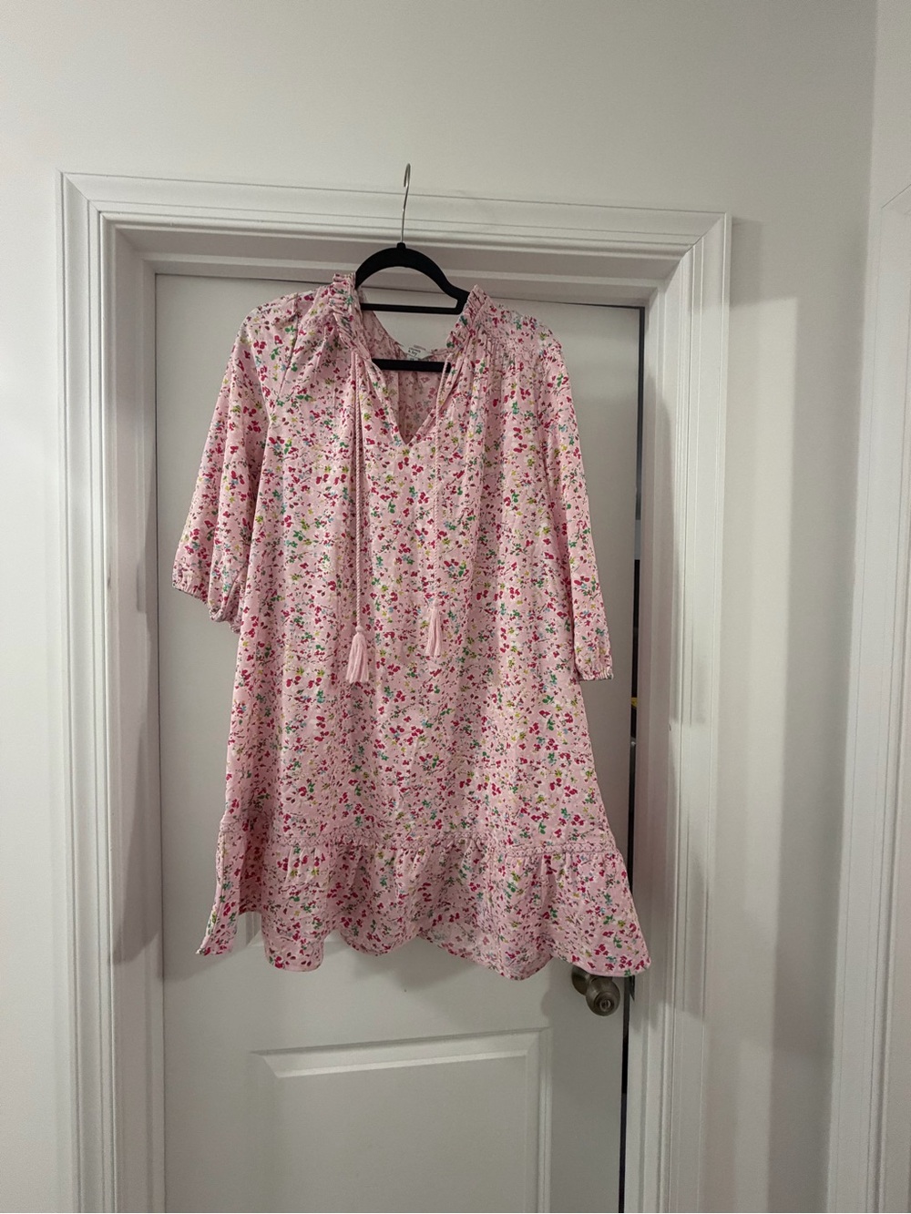 crown & ivy Pink Floral Tassel-Front Casual Dress